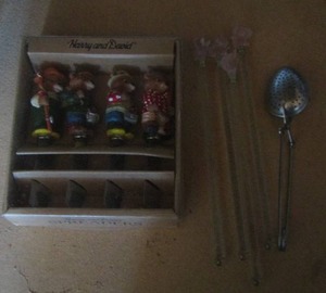 lot 44 image: Harry and David butter spreaders- tea spoon