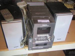 lot 47 image: Panasonic stereo with cd player