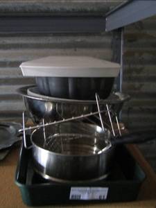 lot 61 image: pots pans and baking pans
