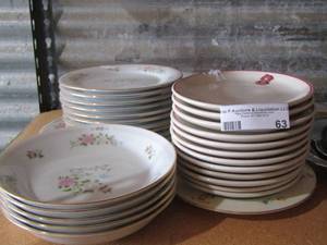 lot 63 image: Crown Ming China  - BOWLS, DESSERT PLATE, SAUCERS  & SYRACUSE  CHINA  SAUCERS
