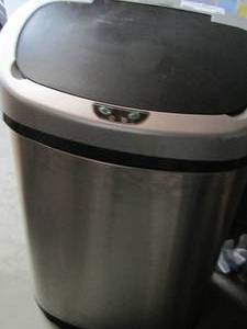 lot 66 image: sensor CAN electric trash can