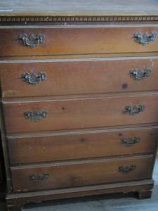 lot 97 image: Dixie Chest  5 Drawers