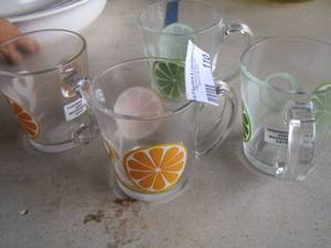 lot 110 image: 4 handled orange and lime dcor coffee cups