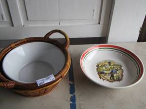 lot 113 image: SanRemo Italia pasta bowl (ITALY)- handled wicker basket with a white bowl