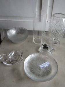 lot 116 image: vases- clear glass bowls and saucers and a bird design dish
