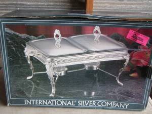 lot 122 image: International Silver Co. Covered dbl baker
