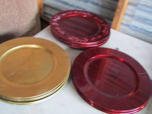 lot 123 image: red and gold plastic plate holders