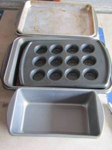 lot 124 image: muffin pan- bread pans and others