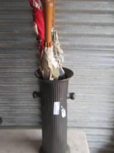 lot 128 image: umbrella holder with 3 umbrellas
