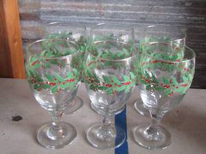 lot 137 image: 6 mistletoe wine glasses