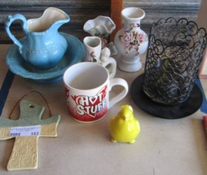 lot 153 image: dcor vases- blue wash bowl with handled picture