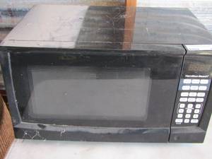 lot 166 image: black Hamilton beach microwave