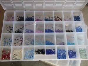 lot 175 image: craft box full of beads