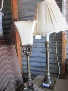 lot 177 image: 2 table lamps with shades