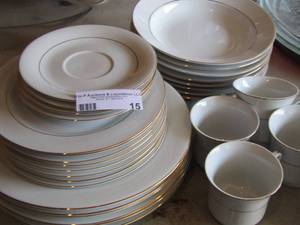 lot 15 image: Signature Houseware Gold Traditions China - 6 dinner plate,  8 Bowls,  6 salad plates, 4 cups & 4 saucers