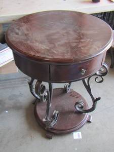 lot 4 image: Round side table one drawer