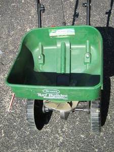 lot 188 image: Scott turf builder seed spreader