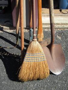 lot 189 image: yard  lawn tools