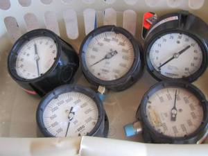 lot 197 image: USC pressure gauges  qty 5