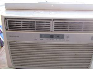lot 26 image: Frigidaire ac window unit used
