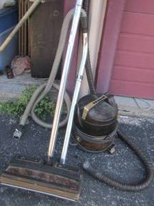 lot 28 image: rainbow se vacuum