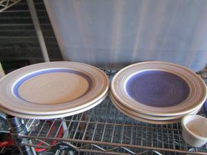 lot 258 image: various dinner plates, dip bowl and more
