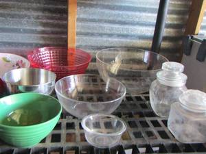 lot 259 image: various bowls and 2 canisters