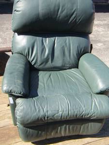 lot 260 image: green recliner