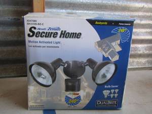 lot 24 image: health zenith secure home motion activated light in box