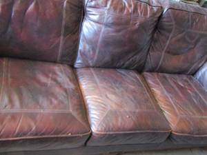 lot 326 image: leather couch