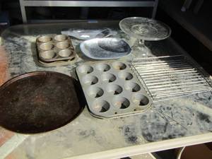 lot 345 image: baking pans