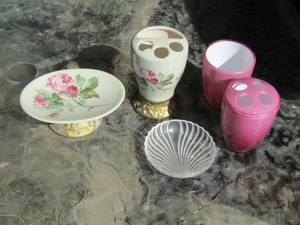 lot 346 image: bathroom dcor