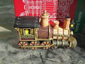 lot 352 image: home town express train cabooses x 6