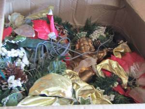 lot 358 image: CHRISTMAS DECOR..