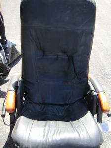 lot 361 image: DESTRESS ULTRA INVERSION MASSAGE RECLINER