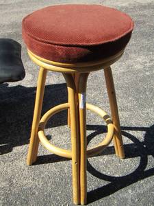 lot 362 image: BAR STOOL