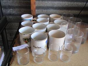 lot 370 image: LOT OF COFFEE CUPS