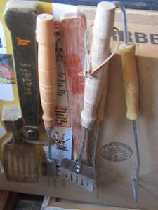 lot 369 image: GRILL ACCESSORIES - THERMO  SPATULA,  SPATULA, BRUSH, FORK -
