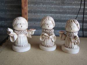 lot 373 image: VINTAGE CERAMIC CHOIR OF CHILDREN   W CANDLE HOLDER