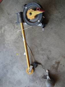 lot 376 image: DOWNRIGGER  - MANUAL CRANK,  10LB WEIGHT