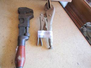 lot 390 image: VINTAGE WOOD HANDLE PIPE WRENCH & WELDERS VISE GRIPS
