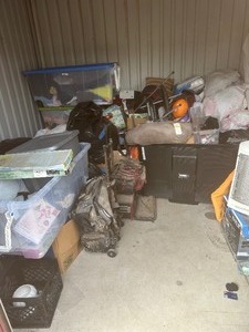 lot 397 image: Storage Unit Auction - Sold  in Whole  -10 X 10 (L) SEE DESCRIPTION