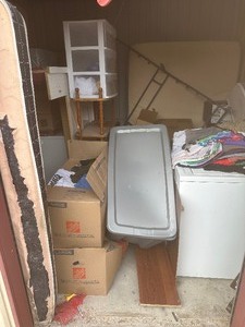 lot 398 image: Storage Unit Auction - Sold  in Whole  10 X 10 UNIT  (L) - SEE DESCRIPTION
