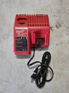 lot 39 image: Milwaukee M12 M18 Charger