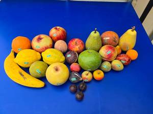 lot 52 image: WOW Lot of 26 Vintage Pieces of Italian Alabaster Stone Handmade Fruit