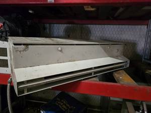 lot 59 image: Dayton 6E823 48 Air Curtain Cabinet.  Working When Removed.
