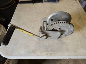 lot 148 image: Shelby Model 5407 Boat Crank Winch