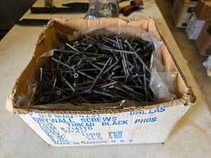 lot 154 image: Large Box of No. 10 4.5 Black Phosphorus Coated Drywall Screws