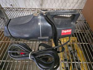 lot 192 image: Dayton 4Z906A Very Powerful Electric Hand Vac