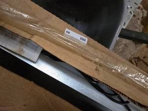 lot 196 image: 5 Electric Task Light Bar